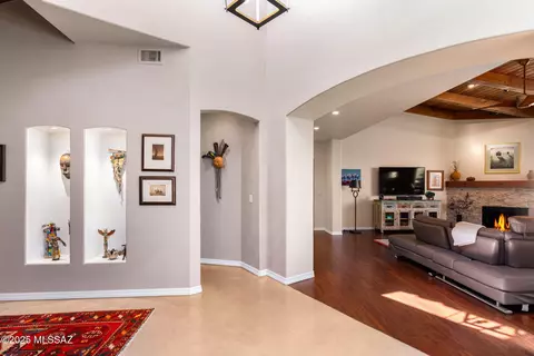 Entry Way - 6656 E Circulo Otono, Tucson, AZ 85750 photo 4 of 6