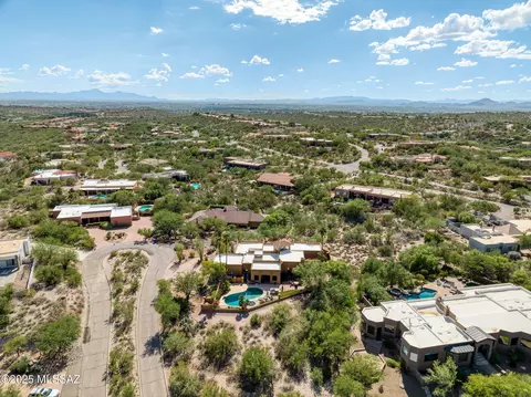 View/Area - 6656 E Circulo Otono, Tucson, AZ 85750 photo 3 of 4