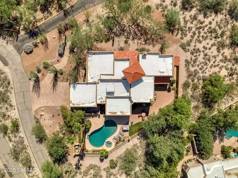 View/Area - 6656 E Circulo Otono, Tucson, AZ 85750 photo 2 of 4