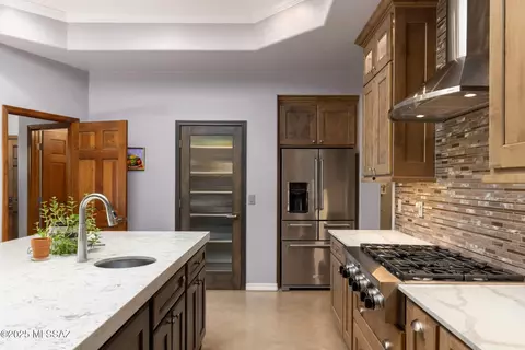Kitchen - 6656 E Circulo Otono, Tucson, AZ 85750 photo 3 of 5