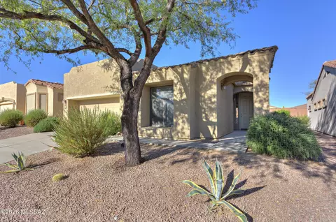 686 W Shadow Wood St, Green Valley, AZ 85614