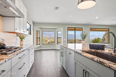 Kitchen - 65221 E Diamond Ridge Ct, Tucson, AZ 85739 photo 5 of 8