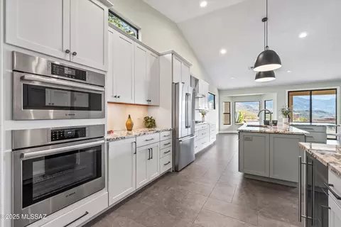 Kitchen - 65221 E Diamond Ridge Ct, Tucson, AZ 85739 photo 2 of 8