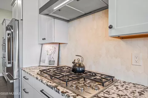 Kitchen - 65221 E Diamond Ridge Ct, Tucson, AZ 85739 photo 7 of 8