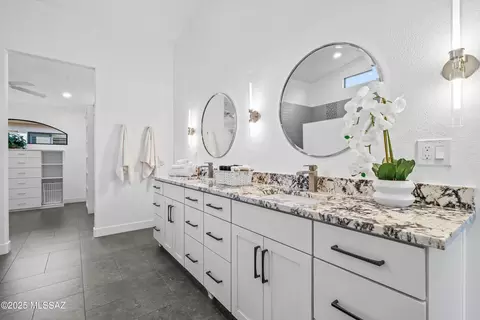 Bath - 65221 E Diamond Ridge Ct, Tucson, AZ 85739 photo 1 of 4