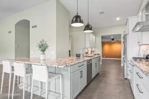 Kitchen - 65221 E Diamond Ridge Ct, Tucson, AZ 85739 photo 3 of 8