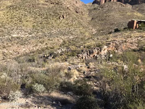 7490 N Catalina Ridge Dr, Tucson, AZ 85718