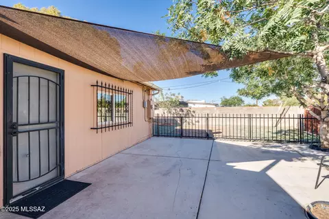 Exterior - 5741 E 33rd St, Tucson, AZ 85711 photo 3 of 8