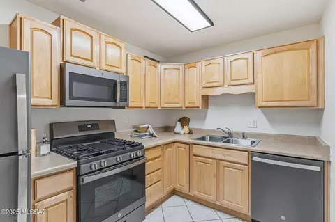 Kitchen - 5741 E 33rd St, Tucson, AZ 85711 photo 3 of 4