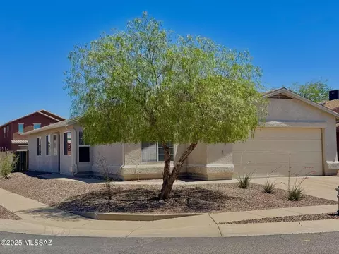9011 E Weyburn Dr, Tucson, AZ 85730