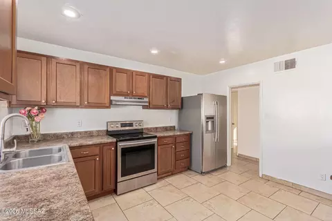 Kitchen - 6517 E Cooper St, Tucson, AZ 85710 photo 2 of 3
