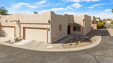 518 W Parkwood Ct, Green Valley, AZ 85614