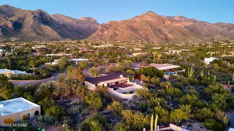 1502 E Indian Wells Rd, Tucson, AZ 85718