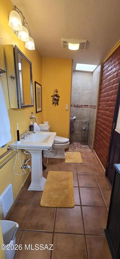 Bath - 1002 E Geneva St, Sunsites, AZ 85625 photo 1 of 3