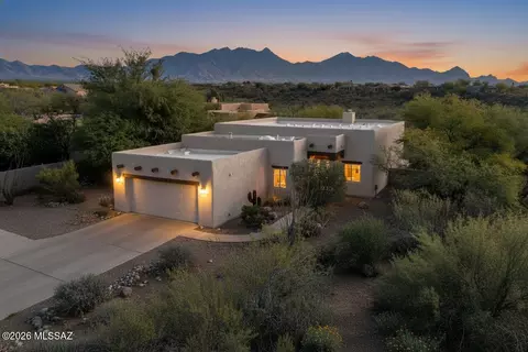 832 E Vault Mine Ct, Green Valley, AZ 85614