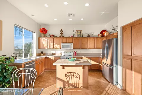 Kitchen - 63531 E Harmony Dr, Tucson, AZ 85739 photo 2 of 5