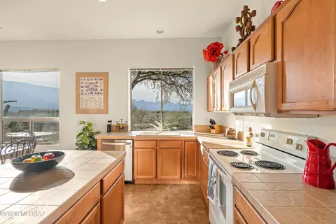 Kitchen - 63531 E Harmony Dr, Tucson, AZ 85739 photo 4 of 5