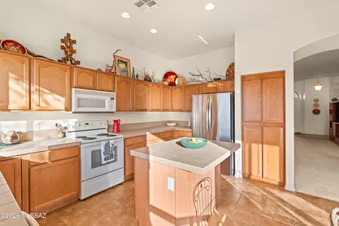 Kitchen - 63531 E Harmony Dr, Tucson, AZ 85739 photo 3 of 5