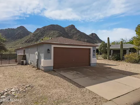 3303 W Alexanderwood Dr, Tucson, AZ 85746