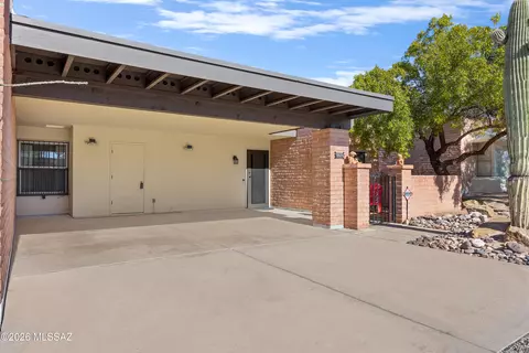 5521 N Arroyo Grande Dr, Tucson, AZ 85718
