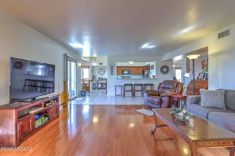 Living - 10236 E Buffaloberry Loop, Tucson, AZ 85748 photo 4 of 5