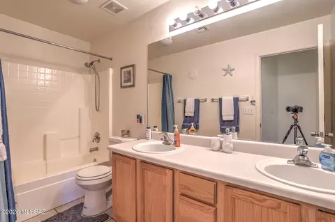 Bath - 10236 E Buffaloberry Loop, Tucson, AZ 85748 photo 5 of 5