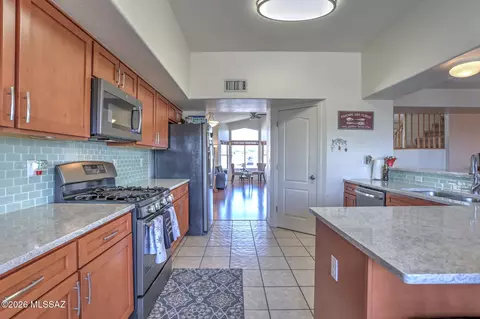 Kitchen - 10236 E Buffaloberry Loop, Tucson, AZ 85748 photo 3 of 5