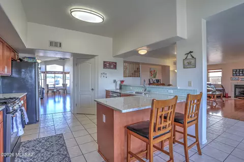 Kitchen - 10236 E Buffaloberry Loop, Tucson, AZ 85748 photo 4 of 5