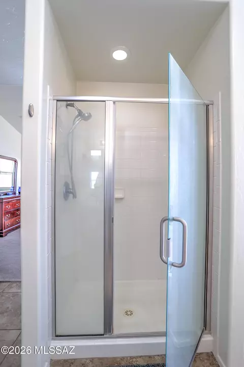 Bath - 10236 E Buffaloberry Loop, Tucson, AZ 85748 photo 4 of 5