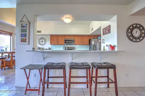 Kitchen - 10236 E Buffaloberry Loop, Tucson, AZ 85748 photo 5 of 5
