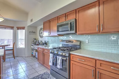 Kitchen - 10236 E Buffaloberry Loop, Tucson, AZ 85748 photo 2 of 5