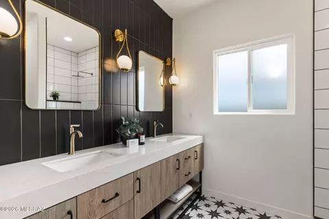 Bath - 3723 E Wetstones Rd, Vail, AZ 85641 photo 1 of 4
