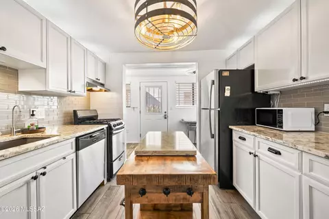 320 S Paseo Cerro #D, Green Valley, AZ 85614