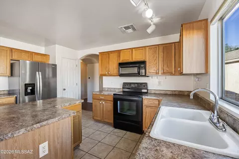 Kitchen - 10001 E Apache Rain Dr, Tucson, AZ 85748 photo 3 of 3
