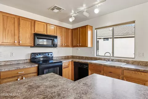 Kitchen - 10001 E Apache Rain Dr, Tucson, AZ 85748 photo 2 of 3