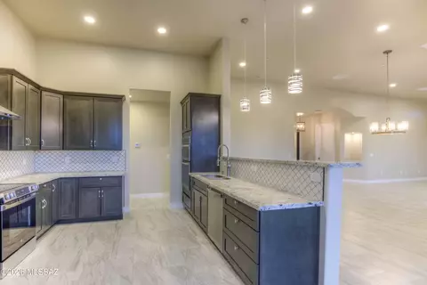 Kitchen - 13407 S Sundown Ranch Rd, Vail, AZ 85641 photo 5 of 7