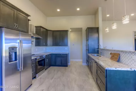 Kitchen - 13407 S Sundown Ranch Rd, Vail, AZ 85641 photo 4 of 7