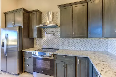 Kitchen - 13407 S Sundown Ranch Rd, Vail, AZ 85641 photo 6 of 7