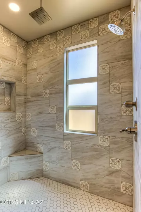 Bath - 13407 S Sundown Ranch Rd, Vail, AZ 85641 photo 1 of 5
