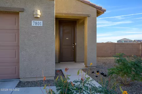 7801 S Walnutview Dr, Tucson, AZ 85757
