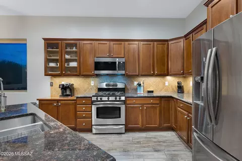 Kitchen - 13561 E Aviara Pl, Vail, AZ 85641 photo 2 of 4