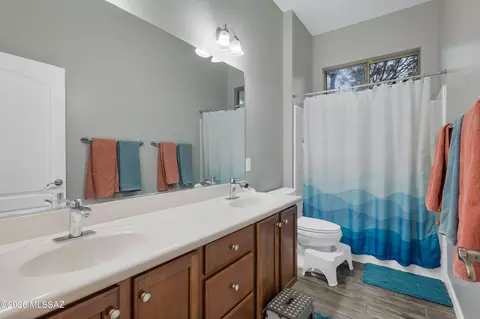 Bath - 13561 E Aviara Pl, Vail, AZ 85641 photo 2 of 2