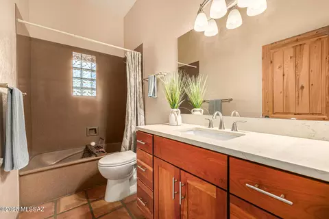 Bath - 6828 E Diamondback Rd, Saint David, AZ 85630 photo 3 of 3