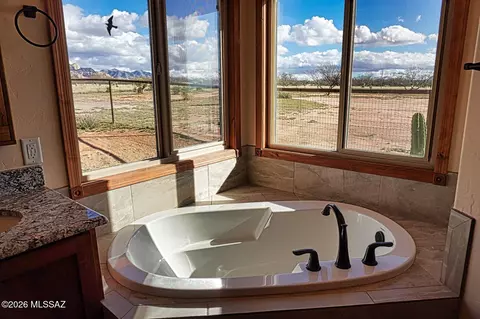 Bath - 6767 E De Vaca Cir, Saint David, AZ 85630 photo 3 of 7