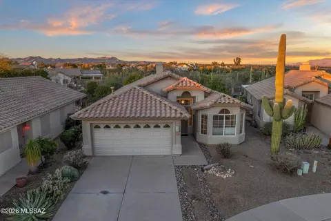 2572 W Bluffs Peak Ct, Tucson, AZ 85742