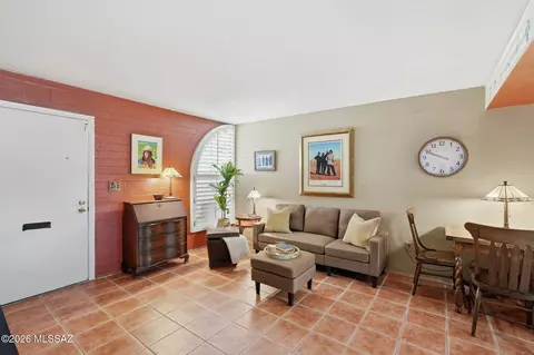 386 S La Canada Dr #C, Green Valley, AZ 85614