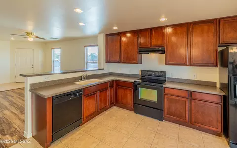 Kitchen - 5283 E Desert Straw Ln, Tucson, AZ 85756 photo 1 of 3