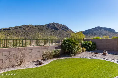 9800 N Saguaro Breeze Way, Marana, AZ 85653