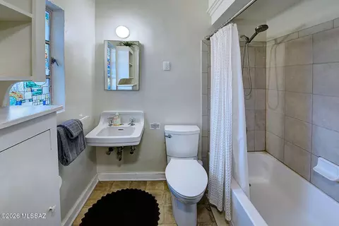 Bath - 243 E University Blvd, Tucson, AZ 85705 photo 2 of 7