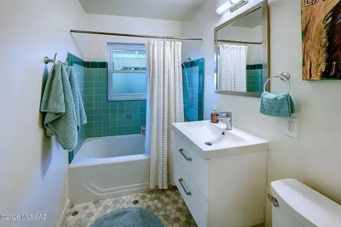 Bath - 243 E University Blvd, Tucson, AZ 85705 photo 1 of 7